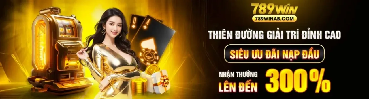 Chị Mai vui mừng với tấm vé số trúng thưởng